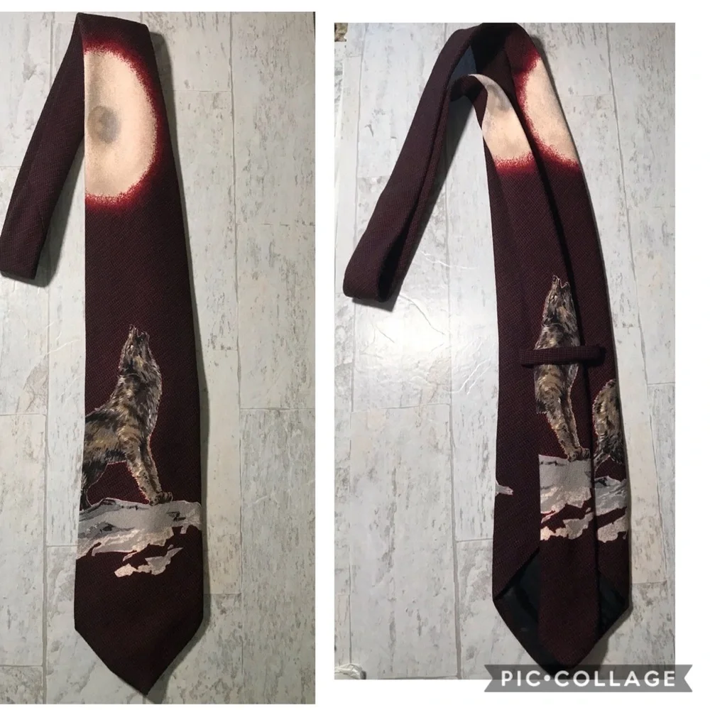 Vintage wool howling at the moon wolf tie